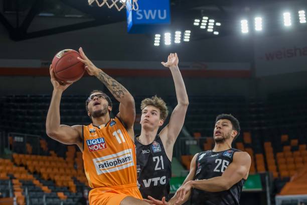 对俱乐部的 对俱乐部的