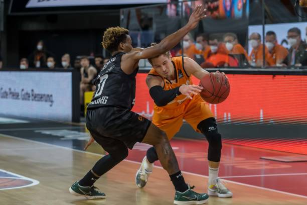 年首次闯入 年首次闯入